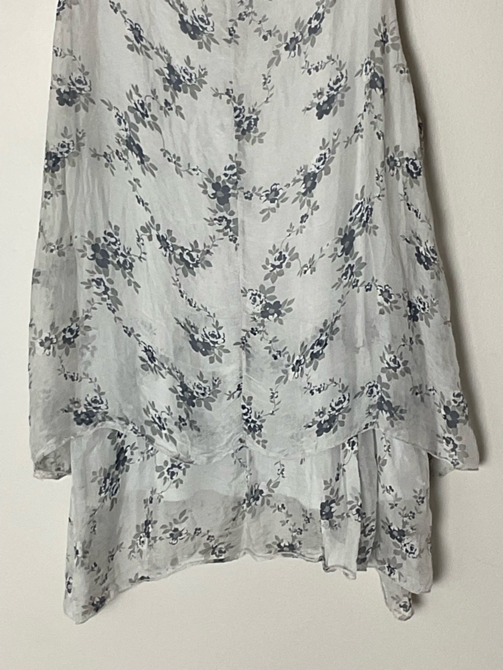 Elena Baldi Gray Floral Tiered Silk Sleeveless Top Feminine Flowy Romantic - Picture 8 of 8
